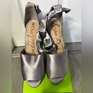 Sam Edelman Women's Gray Satin Heels ( READ)